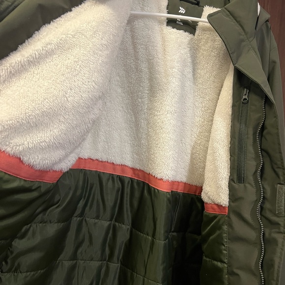 Target All in Motion women’s puffy jacket - Picture 3 of 5